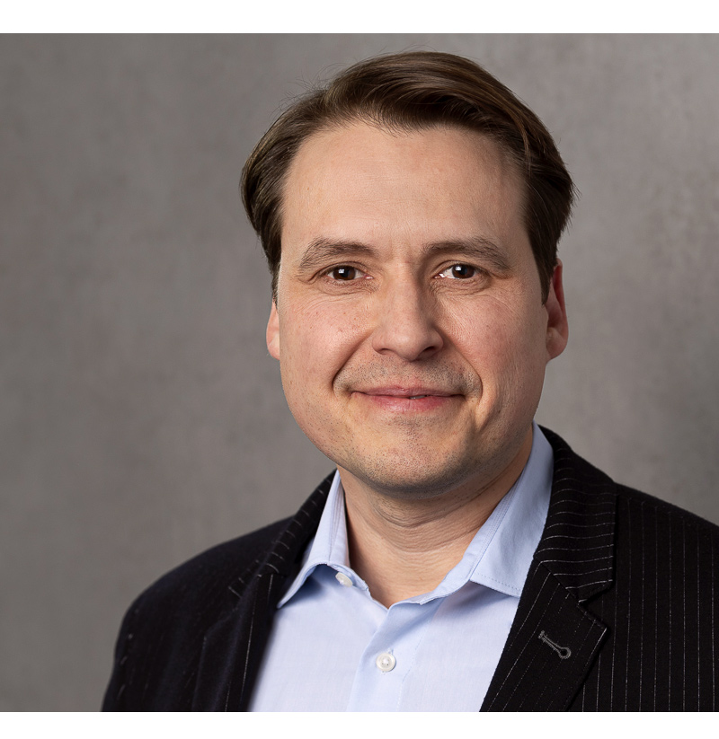 Auf diesem Bild ist Fin Geldmacher zu sehen, Geschäftsführer bei prismat.